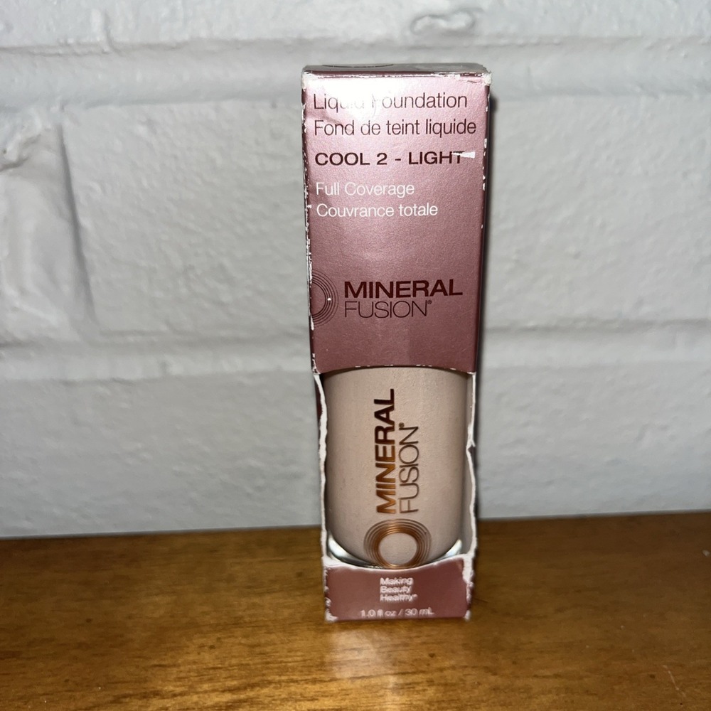 Mineral Fusion Age-Defying Liquid Foundation Cool‎ 2 - Light 1.0 oz/30 ml